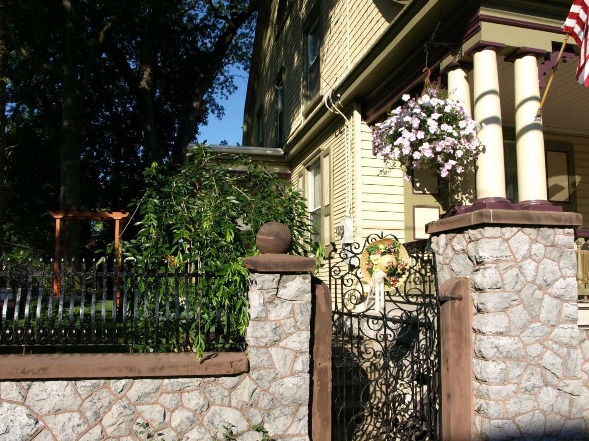 Manheim Manor Bed & Breakfast Exterior photo