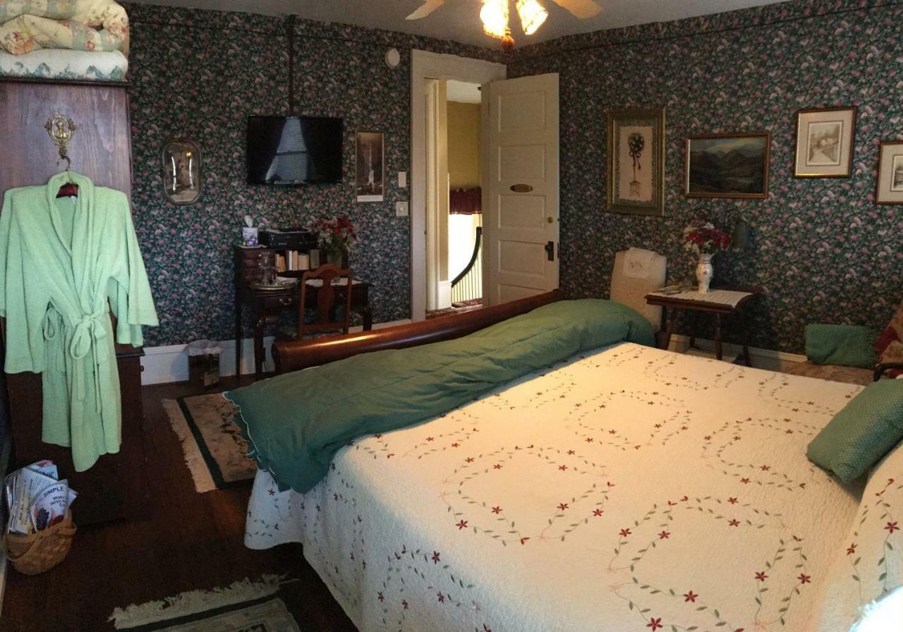 Manheim Manor Bed & Breakfast Exterior photo