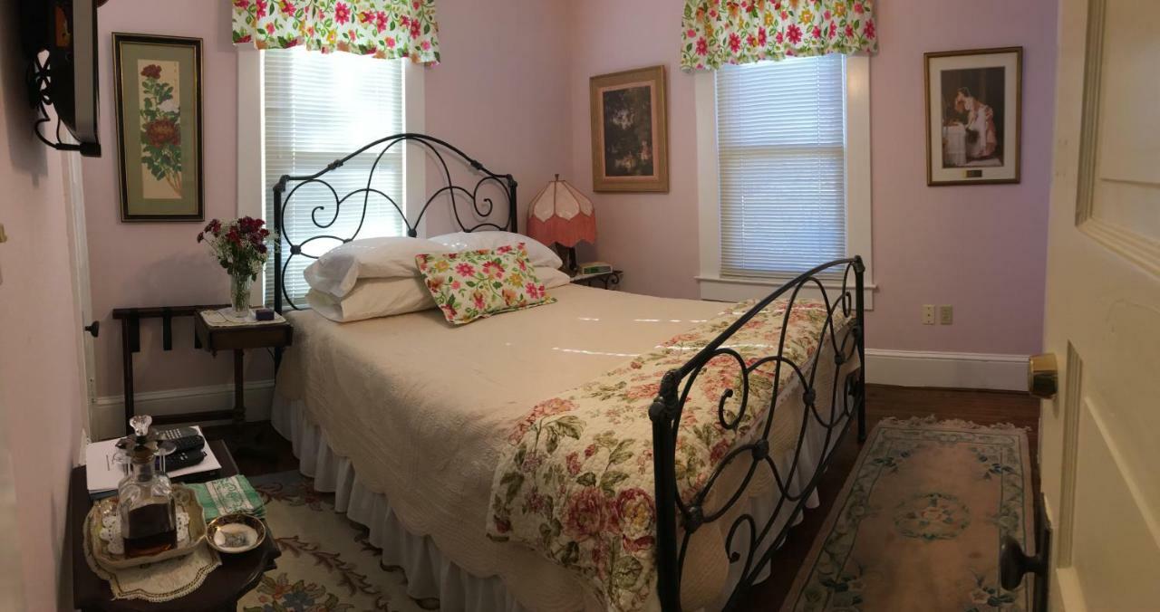 Manheim Manor Bed & Breakfast Exterior photo