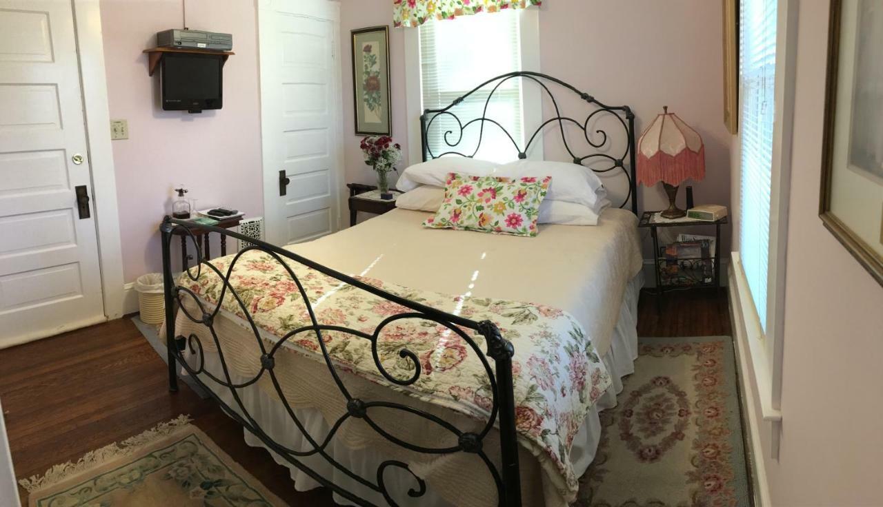 Manheim Manor Bed & Breakfast Exterior photo